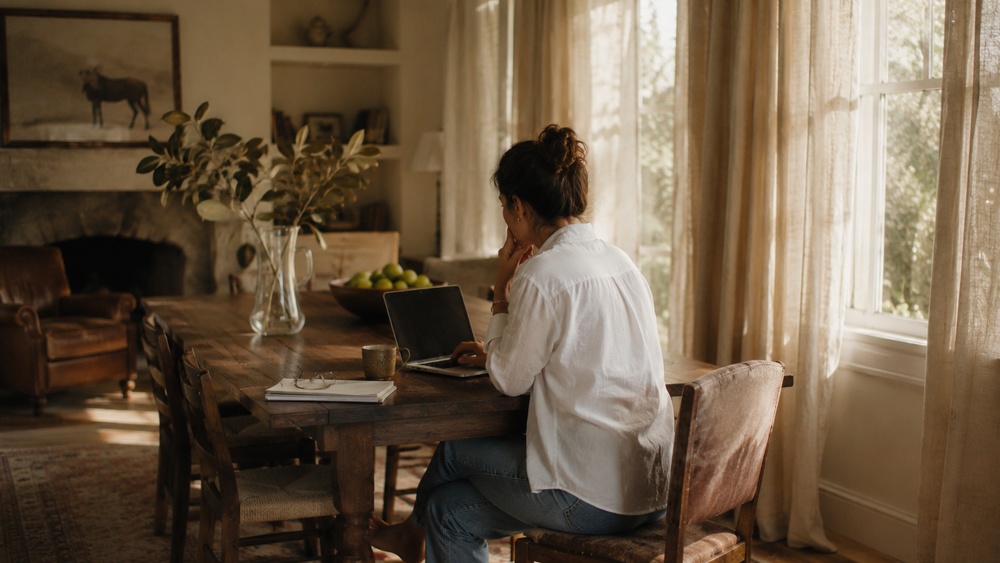 How to Use AI at Home: The Complete Guide for Moms (2026)